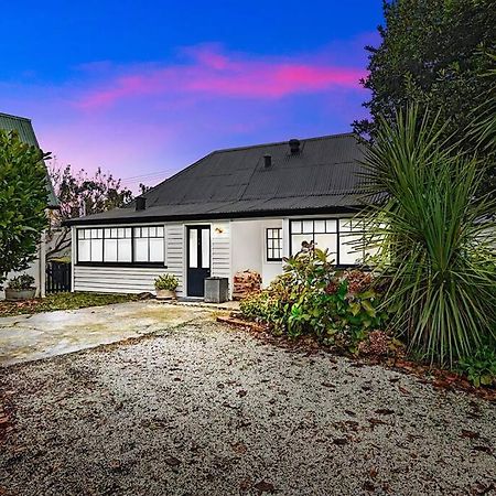 Blackwood Tree Cottage - Heritage Listed Property - Evandale! Exterior photo